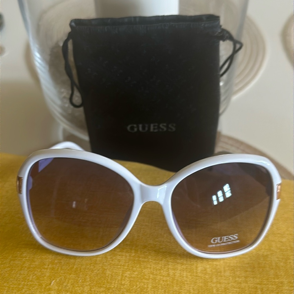 Guess sunglasses white-  New SOLD